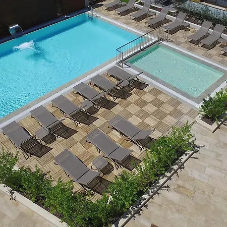 Ara Residences Apartamento *
