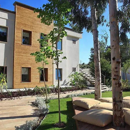 Ara Residences Apartment *