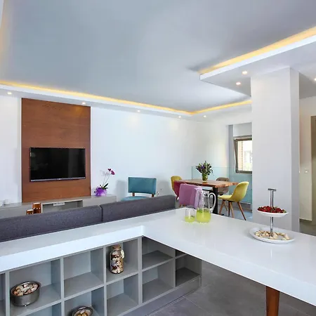 Ara Residences Apartment *